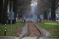 903917 Gezicht op de spooraansluiting en het emplacement van het industrieterrein Lage Weide te Utrecht, vanaf de Uraniumweg.